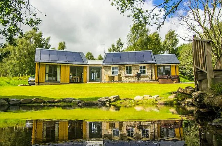Loch Tay cottage and pond view